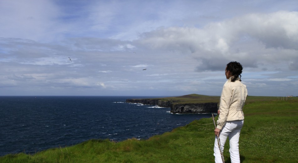 cropped-the-tunes-foundry-2014-portraits-093colour-overlooking-cliffs.jpg